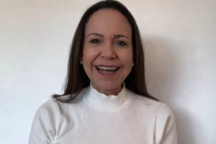 En su mensaje, Machado insistió en que la decisión de avanzar ya fue tomada por la ciudadanía y que, pese a los obstáculos, no habrá marcha atrás.