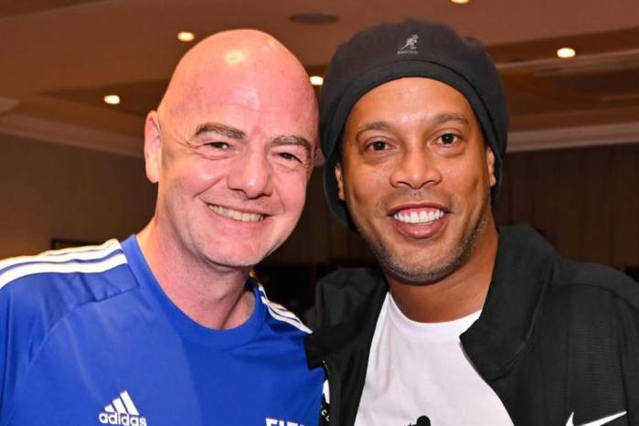 De acuerdo con la revista Billboard, el primer gran proyecto será un álbum inspirado en la Copa del Mundo, que reunirá artistas de diferentes nacionalidades.