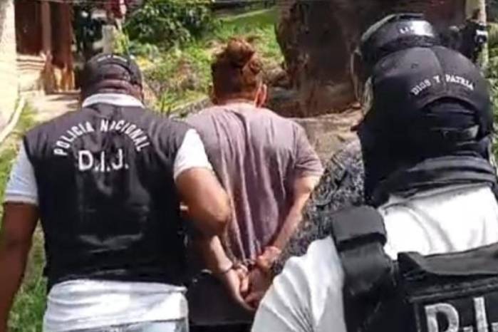 Los agentes desplegaron un operativo en Loma Cobá como parte de las labores permanentes para localizar a personas requeridas por la justicia.