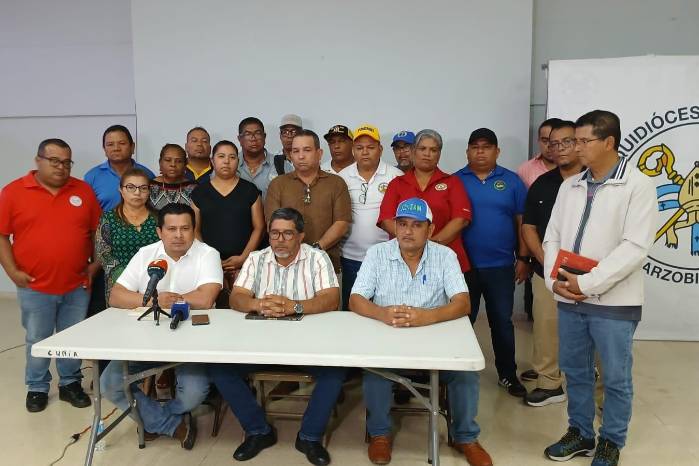 Luego de ocho semanas de huelga indefinida, el gremio docente y el empresarial se reunieron. Sin embargo, los educadores insisten en las manifestaciones para el derogo de la Ley 462.