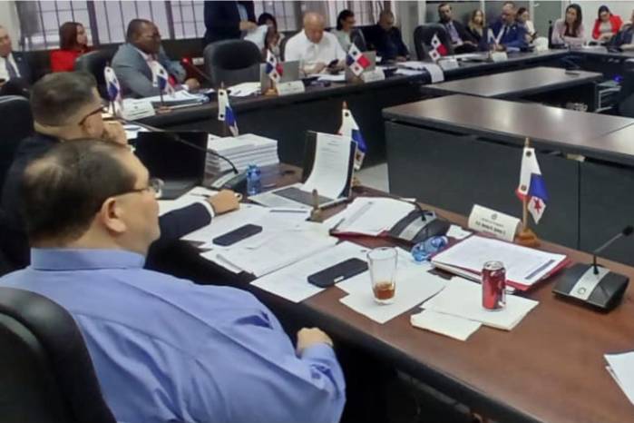 Ministerios piden traslados de partidas en la Comisión de Presupuesto