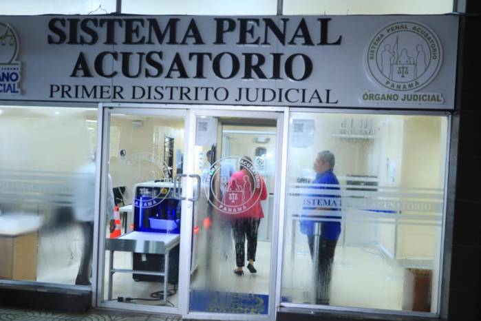 La fiscal aclaró que este viernes 10 de octubre acudirá otro grupo que esta siendo investigado por el presunto delito de corrupción de funcionario público.
