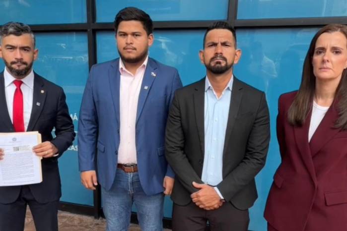 Según los diputados, estos movimientos de fondos no se efectuaron mediante el procedimiento regular establecido en la Ley de Descentralización.