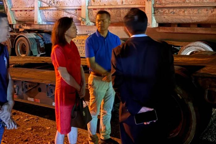 Xu inspeccionó la zona de la demolución del monumento dedicado a la comunidad china.