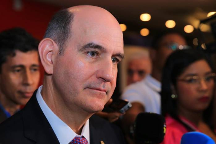 ‘Lo ideal sería que en la revisión de octubre logremos salir de esa lista. Si no lo logramos en octubre, estoy muy confiado de que sería a más tardar en febrero’, vaticinó el ministro