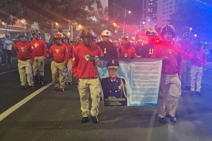 Miembros de la Compañía Eléctrica del Cuerpo de Bomberos de Panamá.