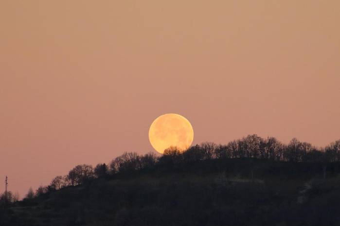 Imagen ilustrativa de luna llena.