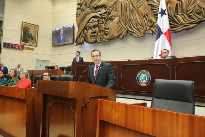 Gómez propone castigar con cárcel a las ‘botellas’ y agilizar investigación