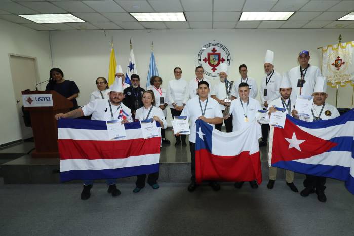 El rector de la USMA, Jorge E. Rivera-Rodríguez, destacó durante la clausura la importancia de promover espacios que integren la práctica profesional con la reflexión académica.