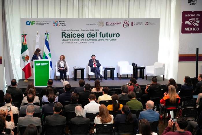 CAF reúne en México a líderes y tomadores de decisiones para analizar los retos de la región ante la baja productividad y la alta informalidad, factores que limitan el desarrollo inclusivo.
