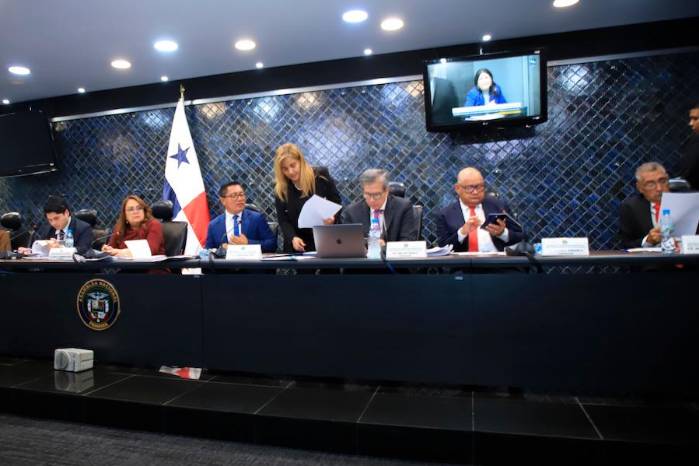 Comisión de Credenciales, tiene en primer debate el proyecto de ley.