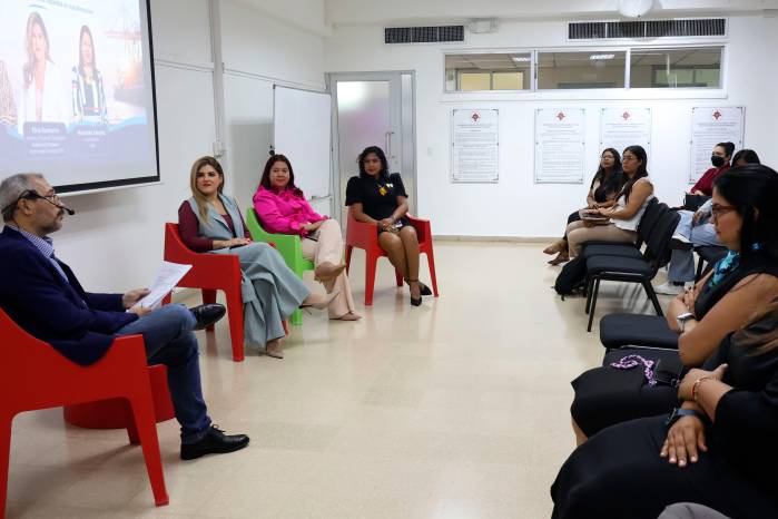 Esta actividad académica y profesional ocurrió en el Salón Luis Pabón de la Universidad Católica Santa María La Antigua.