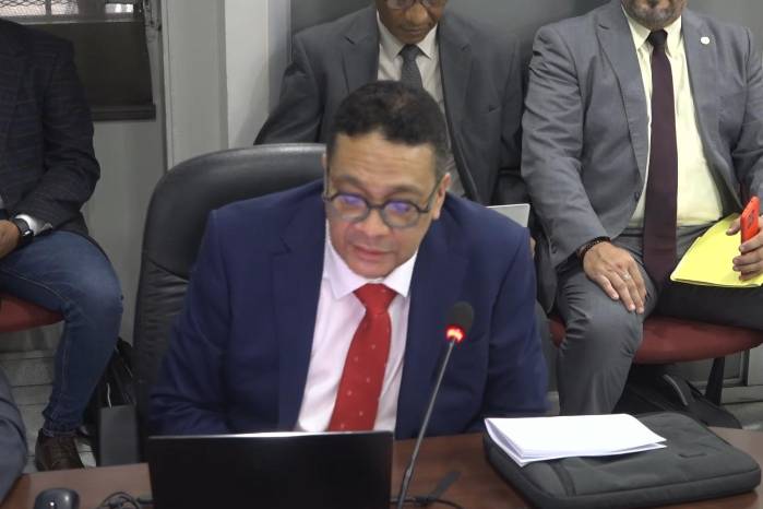 El director de la CSS, Dino Mon, presenta la vista presupuestaria.