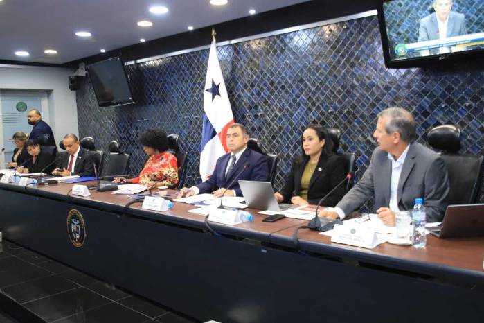 Iniciativa para profesionalizar la carrera diplomática no logra votos en la Comisión de Exteriores