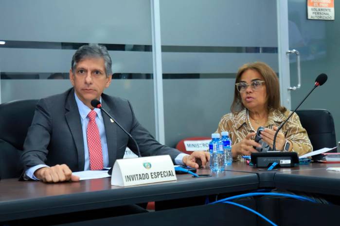 Viceministro del MOP, Iván De Ycaza.