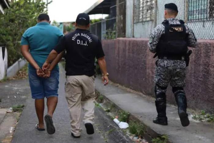 El operativo nacional ha permitido detectar armas, droga y comunicaciones ilegales dentro de las cárceles, además de cientos de aprehensiones en las calles.