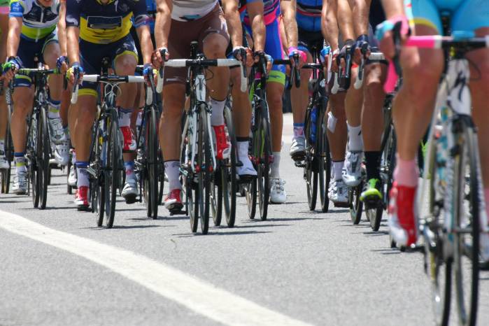 En un ajustado sprint final, el colombiano superó al serbio Dušan Rajović, quien terminó en la segunda posición.