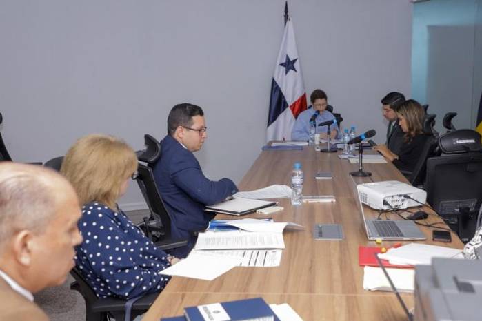 Afinan propuestas para poner fin a la opacidad en la entrega de becas