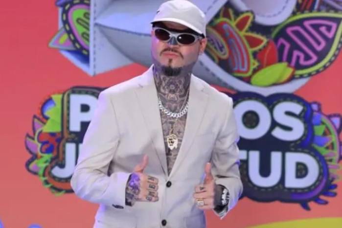 Farruko realizo una gira de actividades para dar a conocer el país en sus redes sociales.