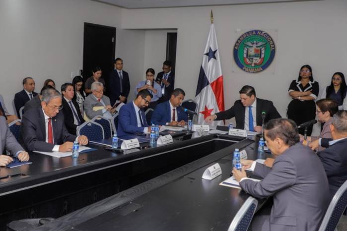 El proyecto establece un proceso de cierre progresivo y ordenado del BHN se discutió este miércoles en primer debate.