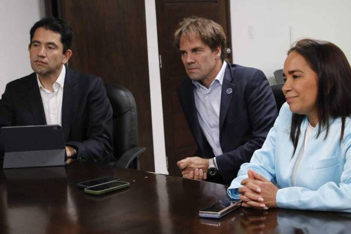 Este 10 de septiembre, el ministro del MIDA y representantes de OSIGA sostuvieron una reunión de trabajo con una delegación de la Agencia Espacial Europea (ESA).