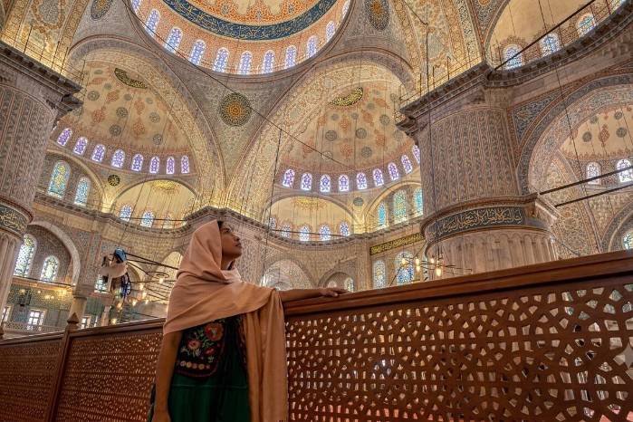 Las mezquitas son espacio de culto activo, lo que obliga a los visitantes a mostrar respeto en su vestimenta y comportamiento.