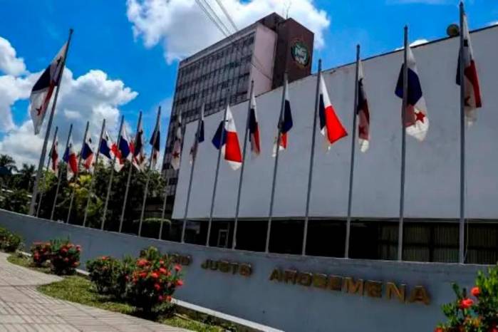 La propuesta de ley fue presentada por el diputado Ernesto Cedeño en 2025. Tras una polémica inicial, pasó a una subcomisión para su análisis.