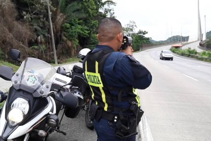 Uso de cinturón de seguridad, respeto a límites de velocidad y pasos peatonales señalizados, claves para evitar accidentes.