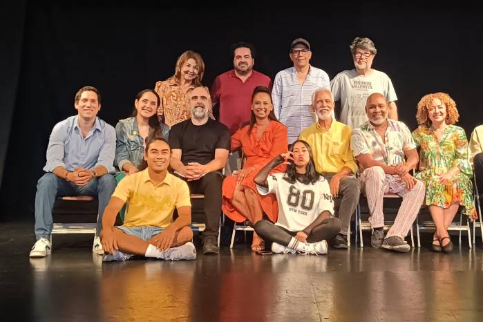 El elenco de la película Sucedió en enero durante un ensayo de labores. Su estreno está planificado para enero de 2027.