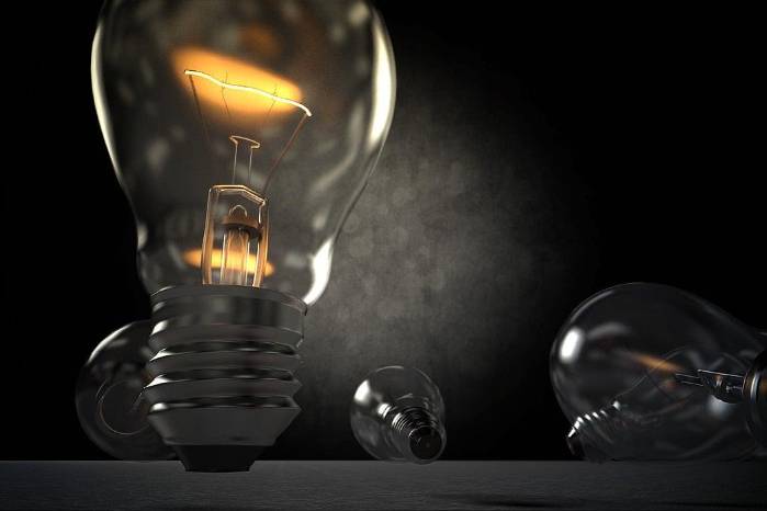 La Ley UREE de 2012 y el Plan Nacional de Eficiencia Energética de 2015 son fundamentales, con metas como reducir el consumo energético.