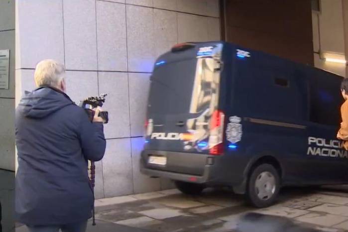 Un matrimonio detenido en Oviedo está acusado de encerrar a sus hijos durante casi cuatro años.