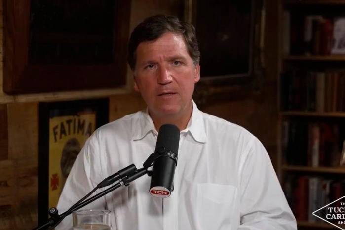 Video difundido en redes sociales del periodista Tucker Carlson.