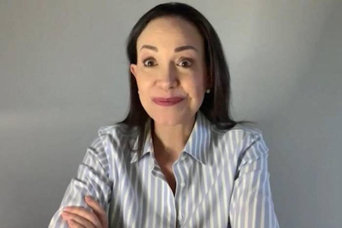 El presidente del Comité Nobel, Jørgen Watne Frydnes, conversó con Machado y mencionó que muchas personas arriesgaron su vida para que ella pudiera llegar a Europa.