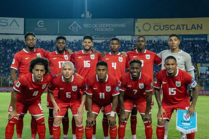 Jugadores de la selección de Panamá previo al juego de El Salvador.