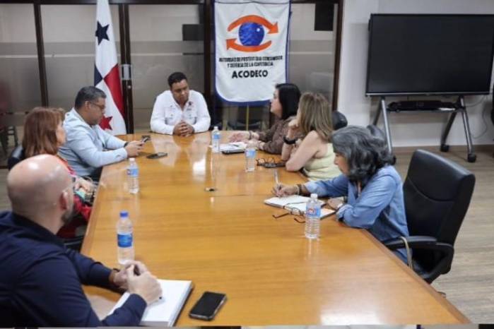 La Acodeco se reunió con representantes de diversas agencias de viajes.