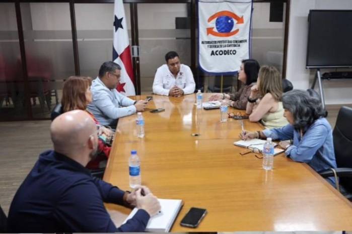 La Acodeco se reunió con representantes de diversas agencias de viajes.