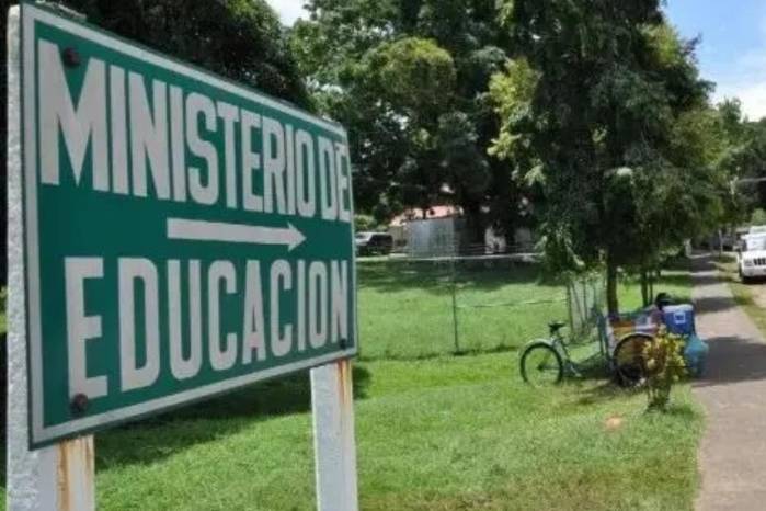 el Meduca aclaró que aquellos docentes que aún no han podido cobrar sus salarios se encuentran en procesos administrativos pendientes en las instituciones donde laboraban anteriormente.