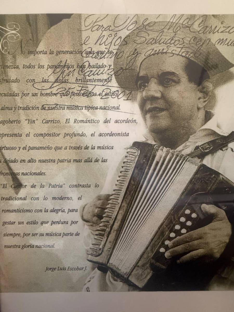 Postal autografiada por Dagoberto ‘Yin’ Carrizo, dedicada a José María Carrizo y su familia.