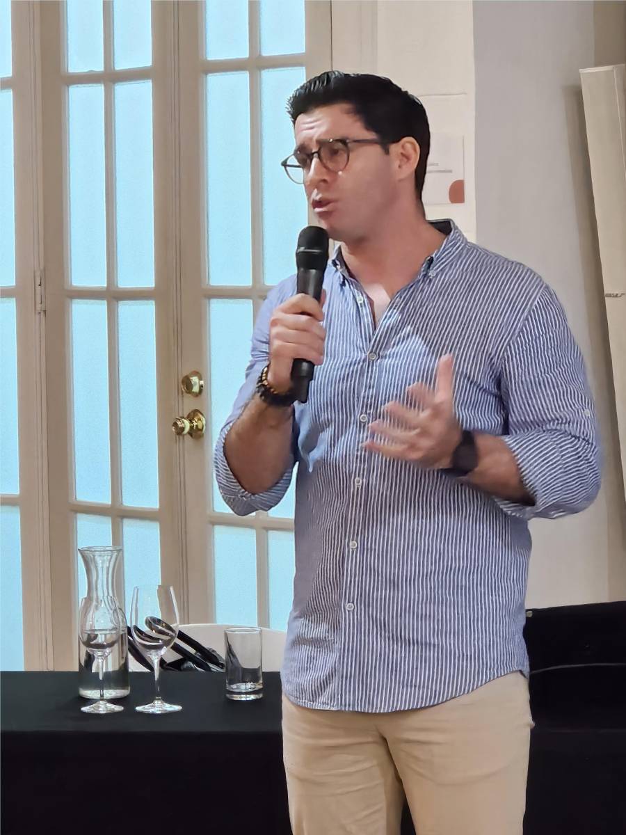 Eduardo Aguirre dirigió la cata.