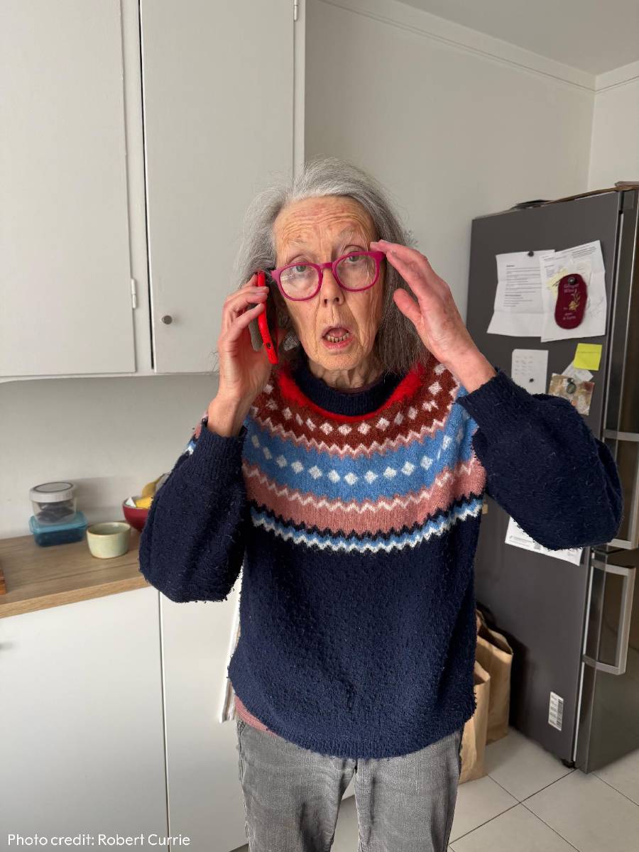 Anne Carson, al recibir la noticia desde Islandia.
