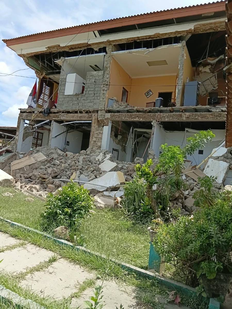 Viviendas en el interior fueron afectadas debido al movimiento sísmico.