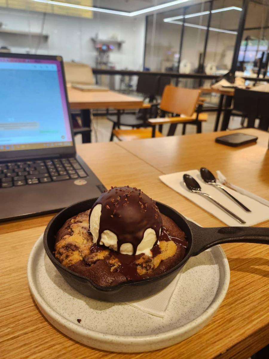 El menú cuenta con deliciosos postres con chocolate.