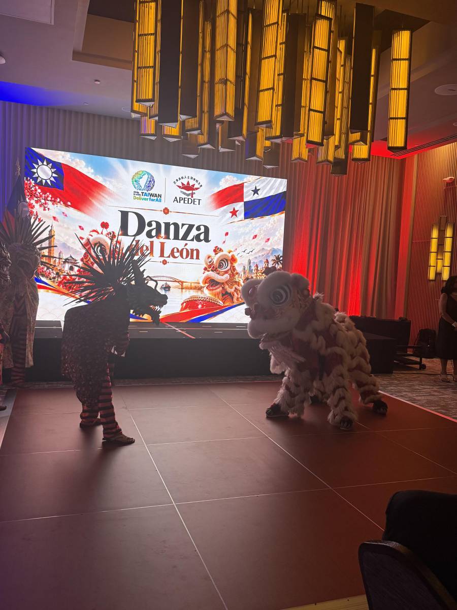 El evento finalizó con una danza de diablicos, seguida por la del león.
