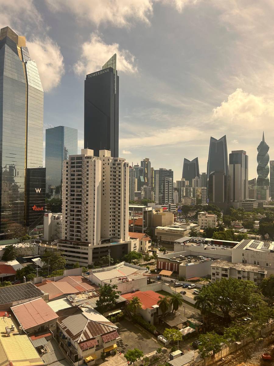 El crecimiento urbano de Panamá plantea el reto de equilibrar infraestructura, patrimonio histórico, movilidad y sostenibilidad.
