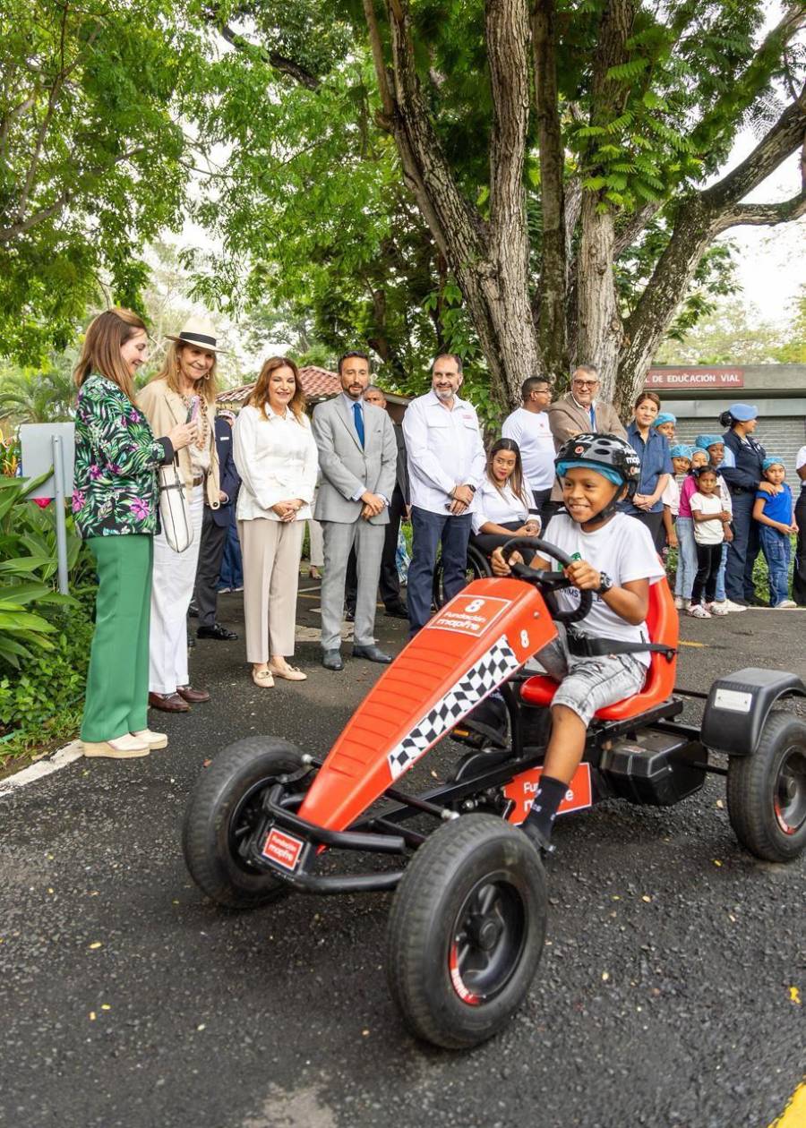 La Infanta Elena participó en una supervisión técnica en Panamá para evaluar el impacto de programas sociales clave destinados a la infancia y juventud.