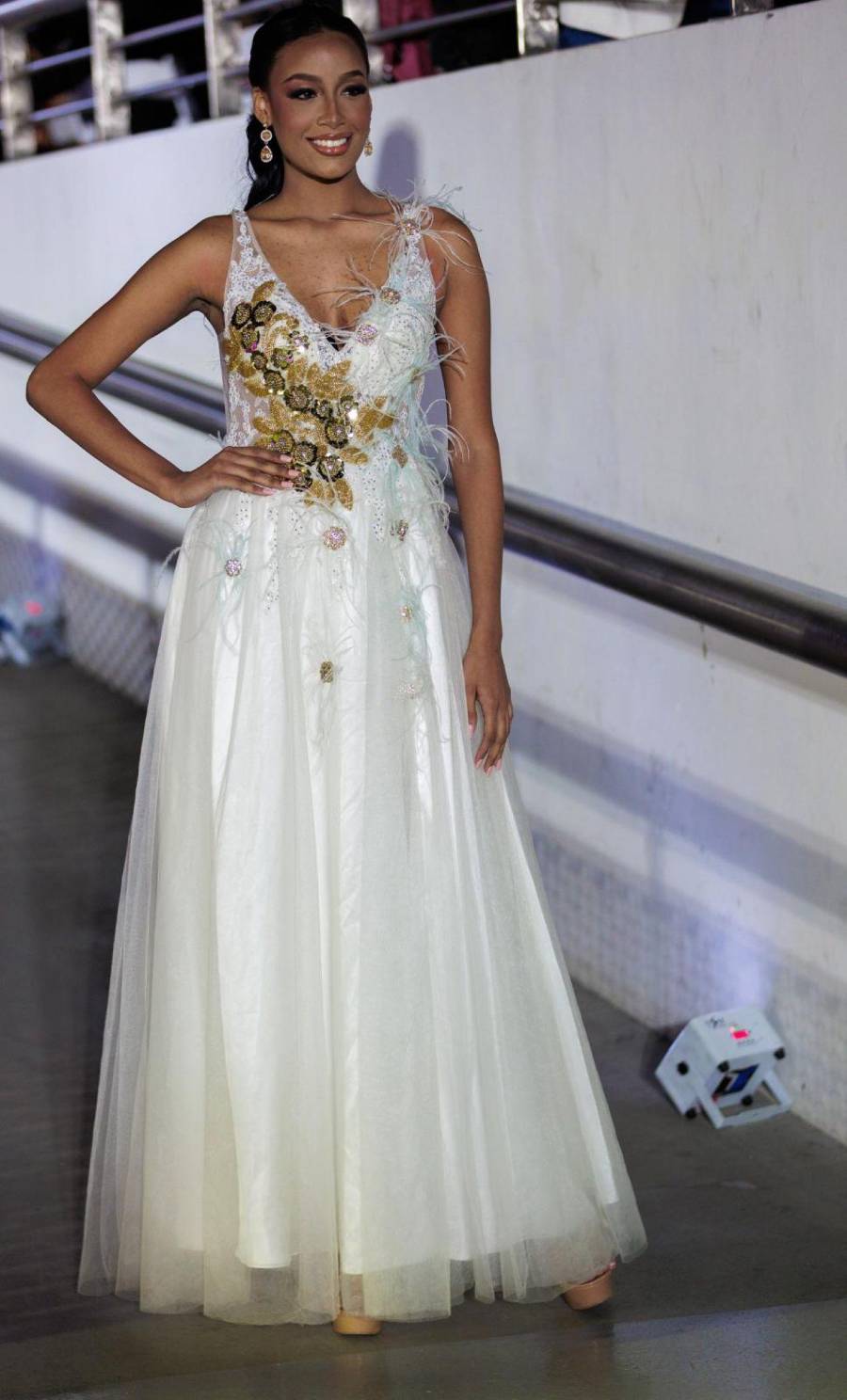 Shahani Nicole Guardia, virreina de Miss Latinoamérica 2025, representó a Panamá en Global Couture con elegancia, carisma y presencia en pasarela luciendo el vestido diseñado por Combe.