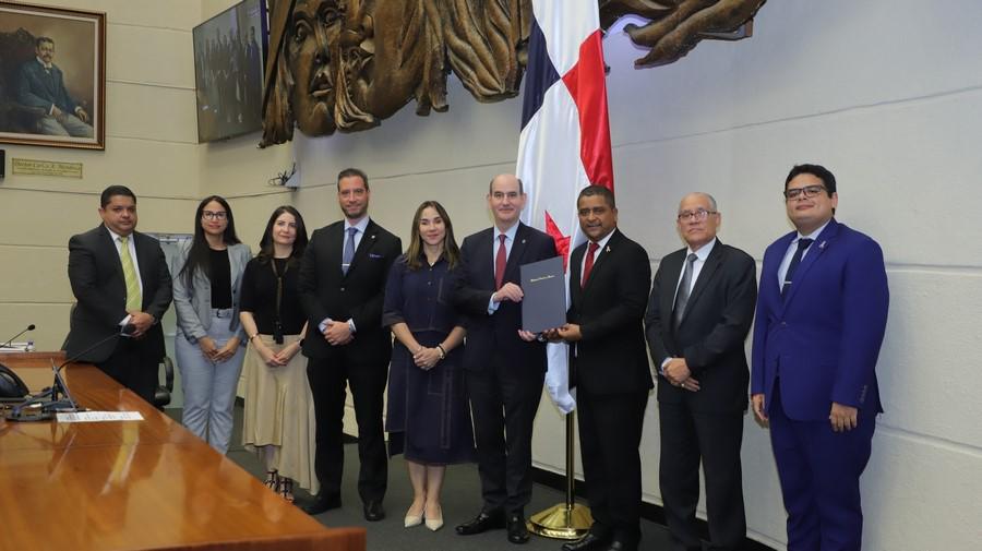 Chapman presenta ante la Asamblea el proyecto que reforma la Ley de Responsabilidad Social Fiscal