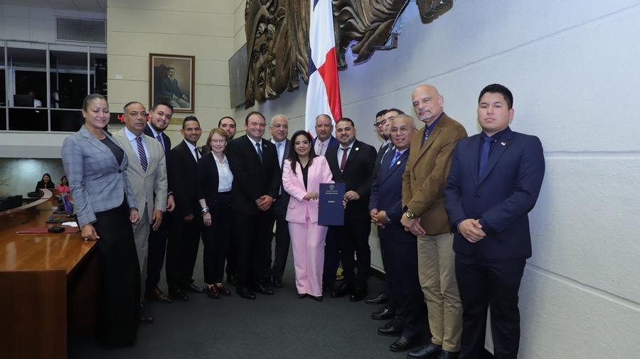 Asamblea aprueba proyecto de ley que define reglas de pago por liquidaciones en empresas estatales