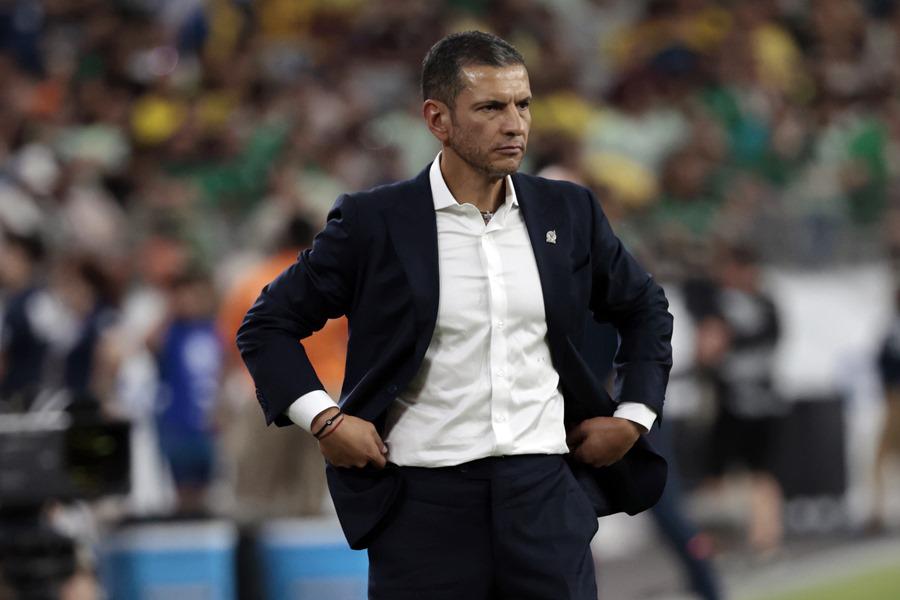 Lozano dice que a M&eacute;xico le falt&oacute; contundencia y que su continuidad no depende de &eacute;l