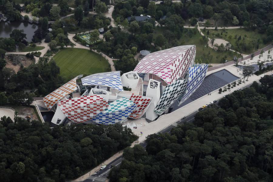 Vista aérea de la Fundación Louis Vuitton, ubicado en el parque público Bois de Boulogne de París.